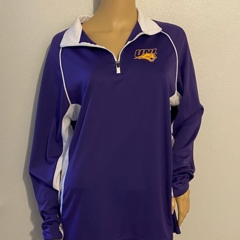 Colosseum sweatshirt size M